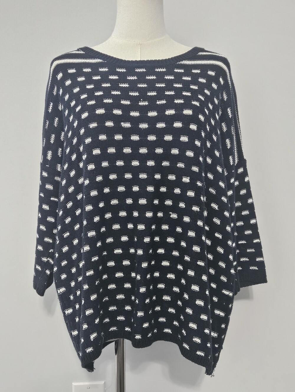 Elena Wang Size M Navy Blue 3/4 Sleeve Knit Women's Sweater with White Geometric